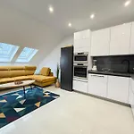 N33 Spacious Luxury 3Br