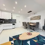 N33 Spacious Luxury 3Br